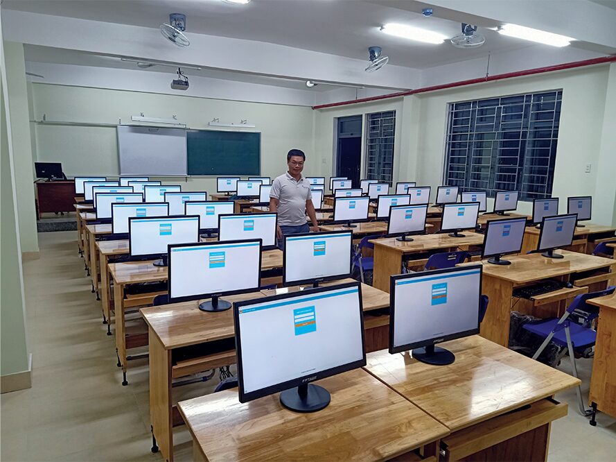 Phòng máy tính đã cài đặt hoàn chỉnh